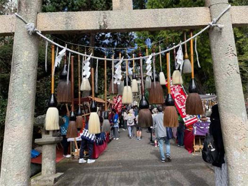 熊野 榊山神社 参道 1万本の筆どおり